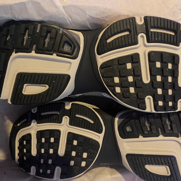 Nike V2K Run - Picture 7 of 8